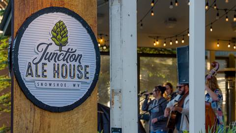 The Junction Ale House at Snowshoe Mountain