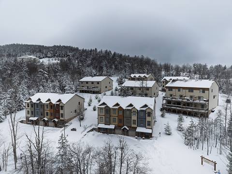 Creekside Exterior Winter Lodging