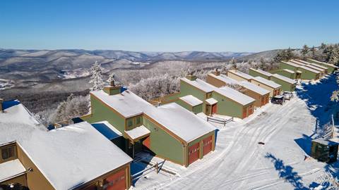 Land's End Lodging at Snowshoe Mountain