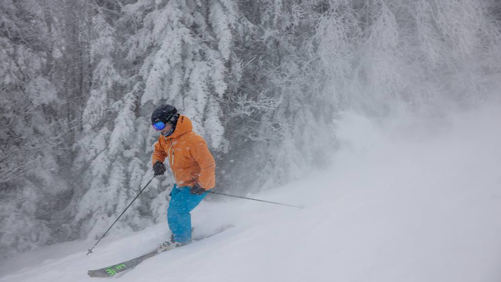 Winter gear rentals at Snowshoe Mountain