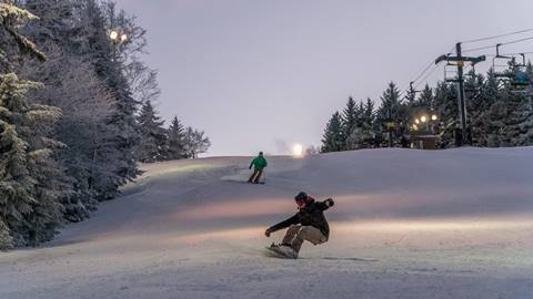 2018-01-25_SN_KS_Snowboarding night_0001.DNG